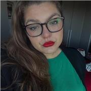 studentessa universitaria impartisce lezioni di inglese e spagnolo smart working